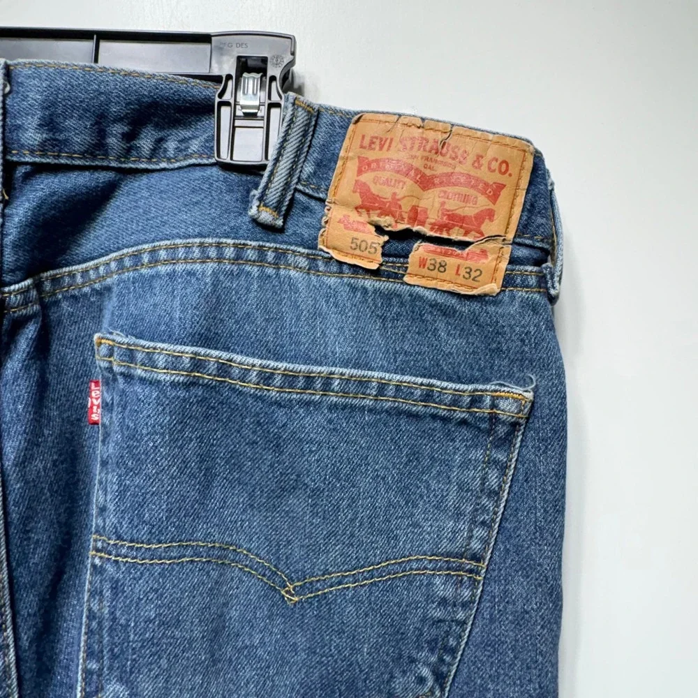 Levis 505 Regular Fit Straight Leg Blue Denim Jeans Mens 38x32 Medium Wash - Picture 2 of 14